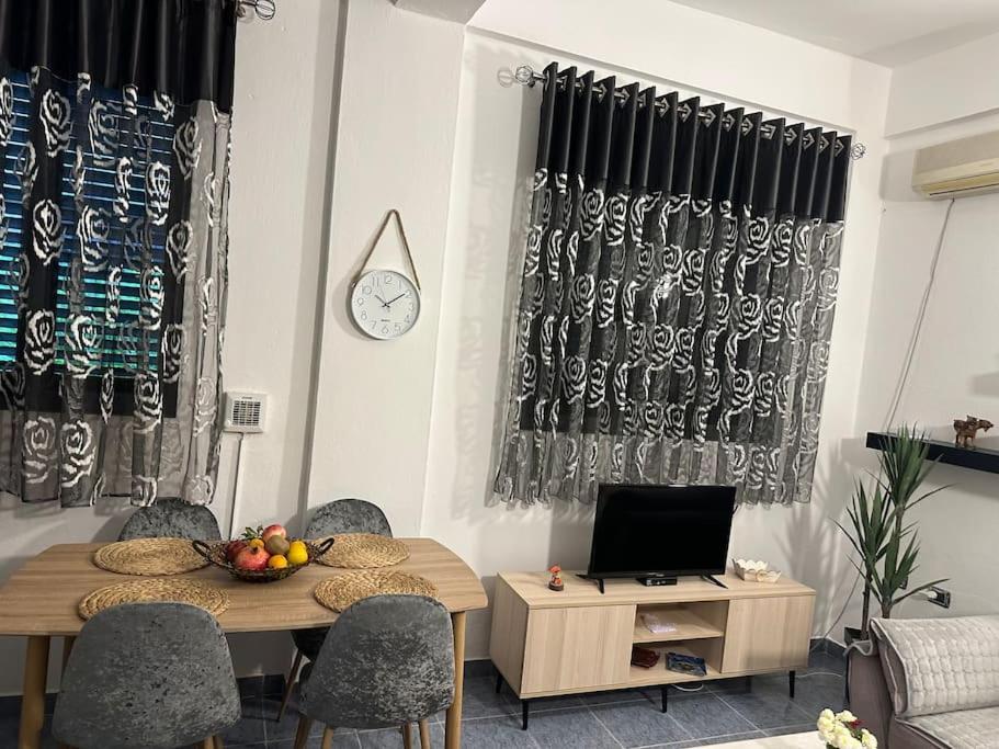 Apartment Near The Centre Of ティラナ エクステリア 写真