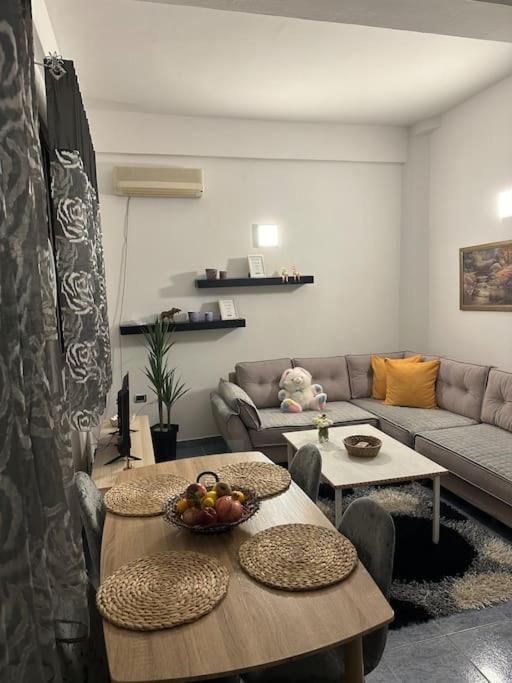 Apartment Near The Centre Of ティラナ エクステリア 写真