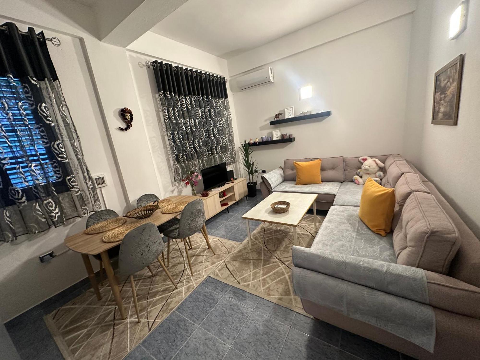 Apartment Near The Centre Of ティラナ エクステリア 写真