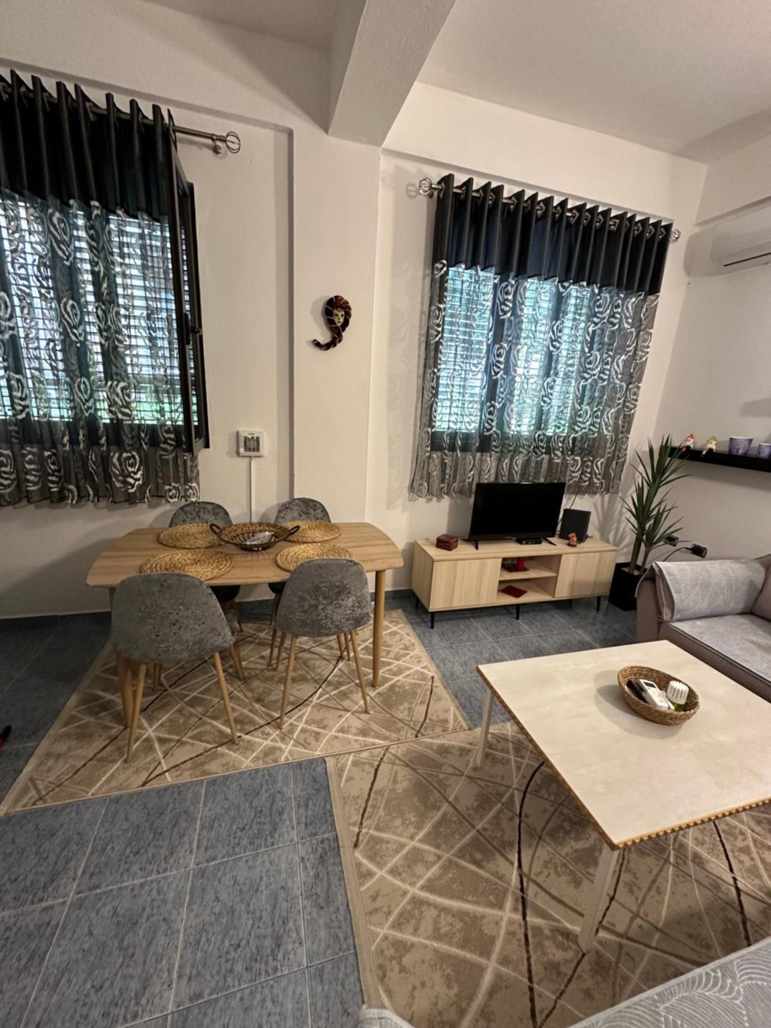 Apartment Near The Centre Of ティラナ エクステリア 写真